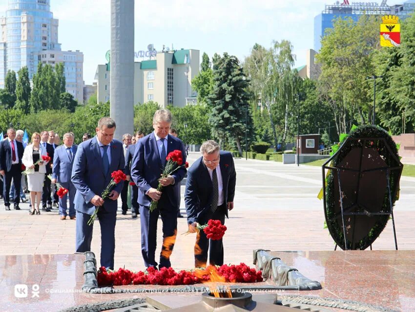 22 июня воронеж. Возложение венков. Возложение венков к могиле неизвестного солдата. Воронеж возложение венков.