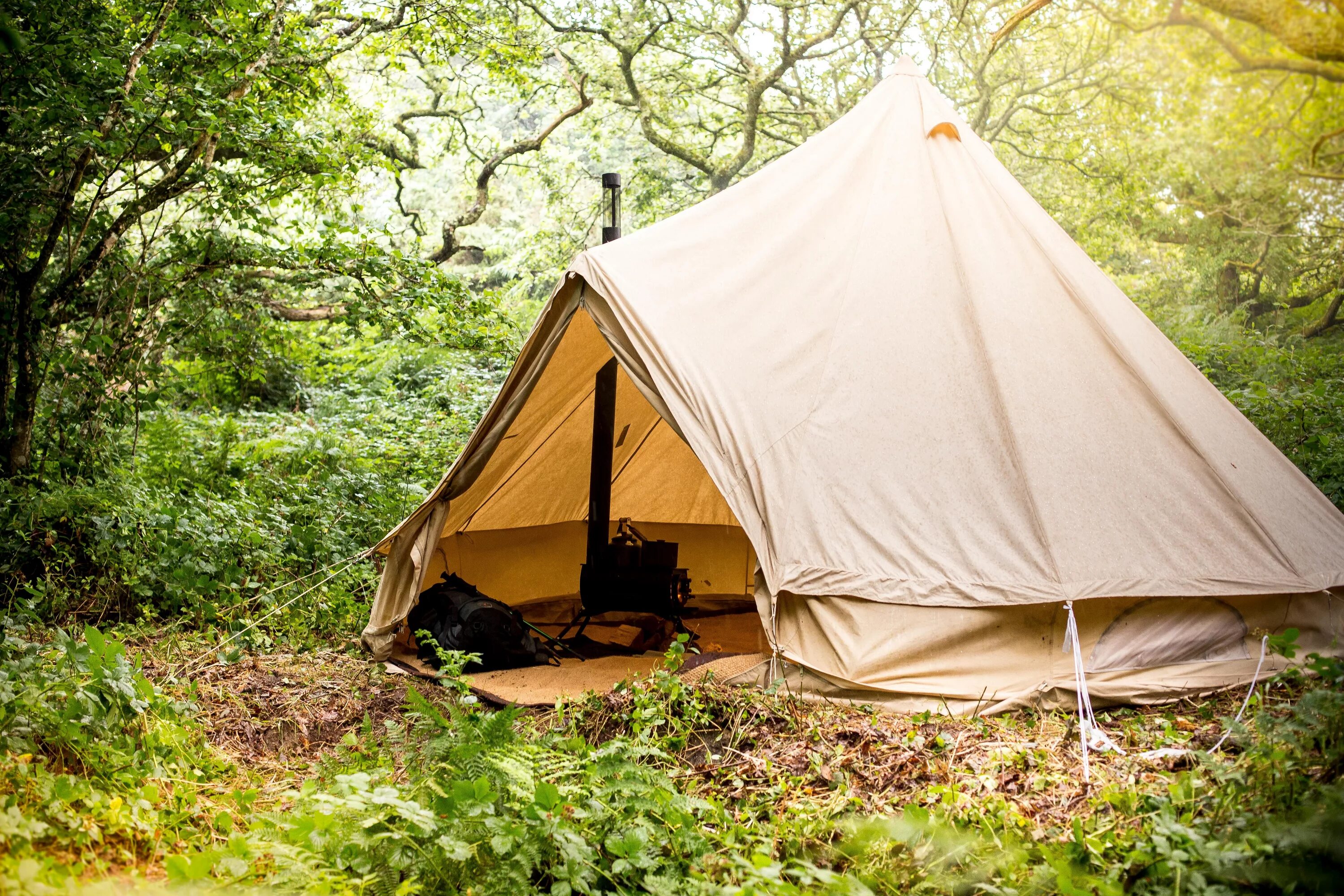 Stave camping. Woods палатка. Палатка из канваса. Stove Tent Wood. Canvas Bell Tent.