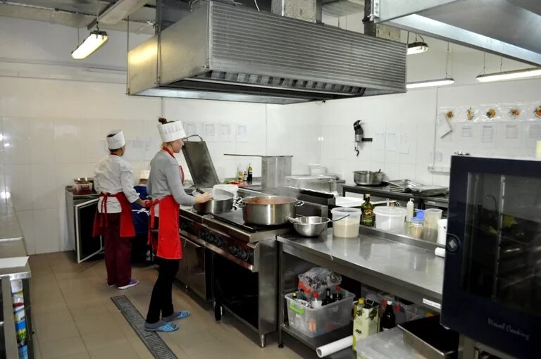 оборудование для общественного питания. горячий цех столовая. профессиональная кухня. горячий цех столовой. профессиональное кухонное оборудование.