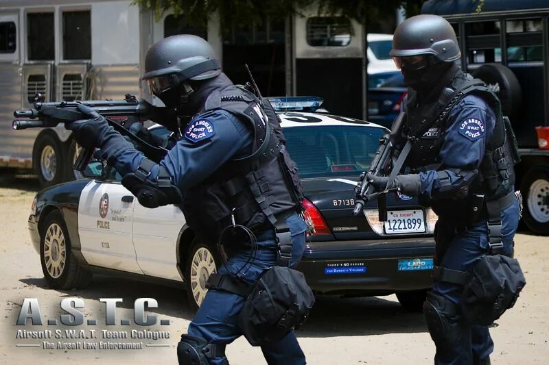 Swat playing with fighter pilot. Полиция лос анджелес swat. спецназ lapd. сват лапд. lapd swat форма.