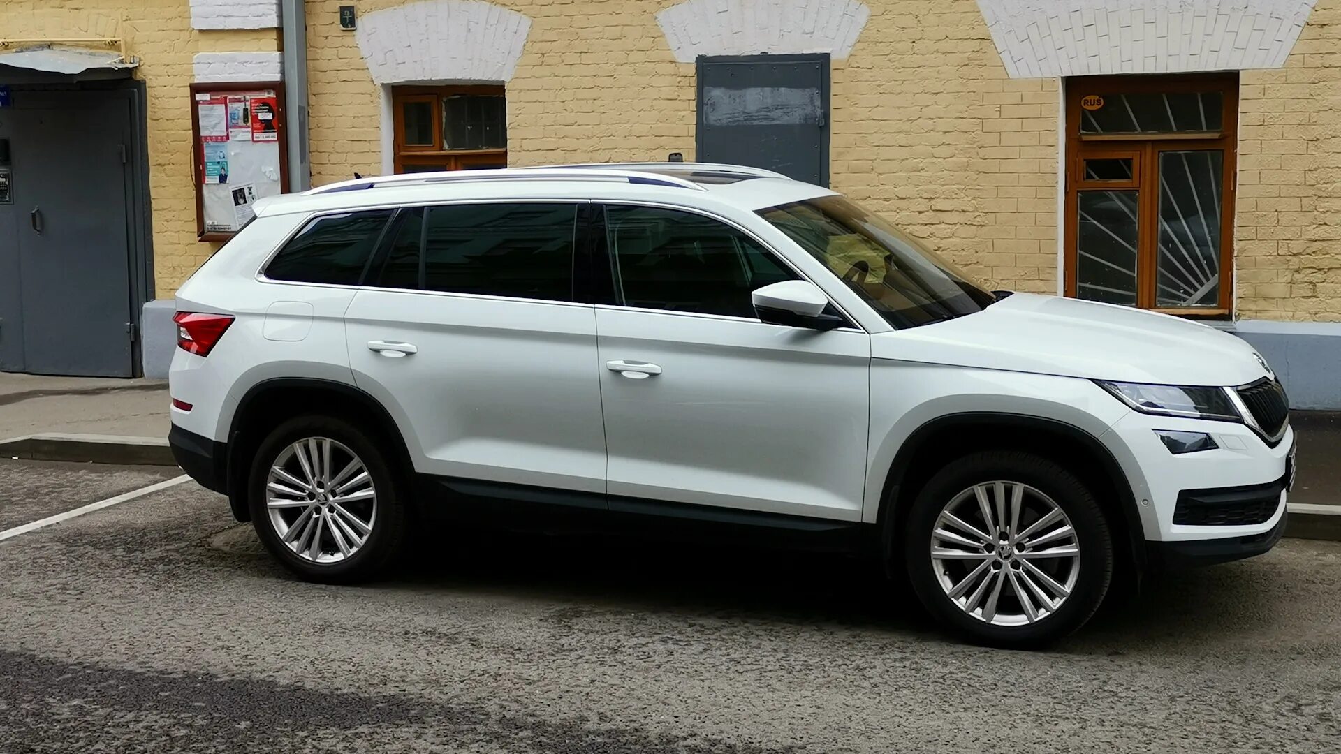 Диск кодиак 18. Skoda kodiaq белый r19. диски skoda kodiaq r19. диски triglav r19 skoda kodiaq. диски triton r18 skoda kodiaq.