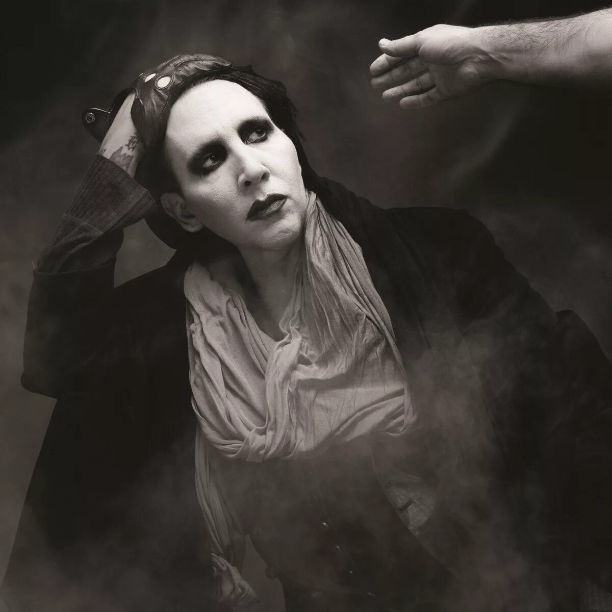 Marilyn Manson. Cupid carries a Gun. Marilyn Manson фото. Marilyn Manson Cupid carries a Gun album. Killing strangers