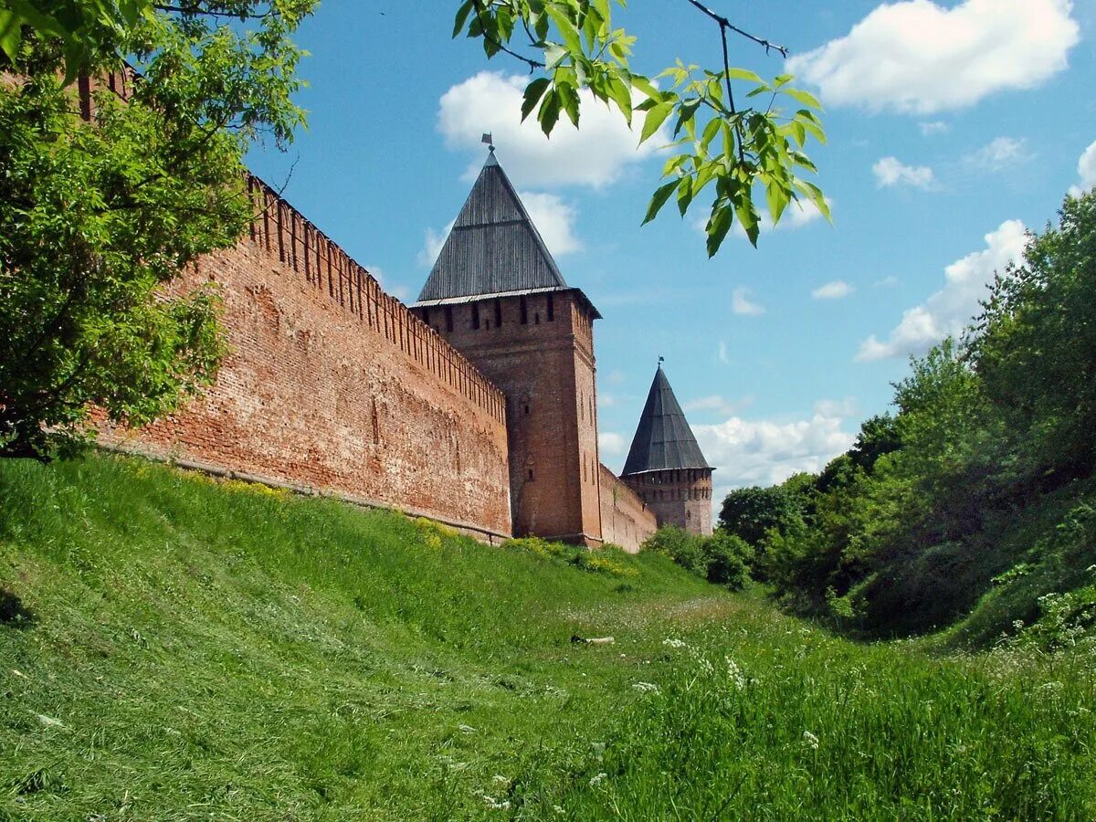 Крепостные стены кремля. Смоленская Крепостная стена Смоленск. Смоленская крепость башни. Смоленская Крепостная стена башня Воронина. Смоленск Кремль.