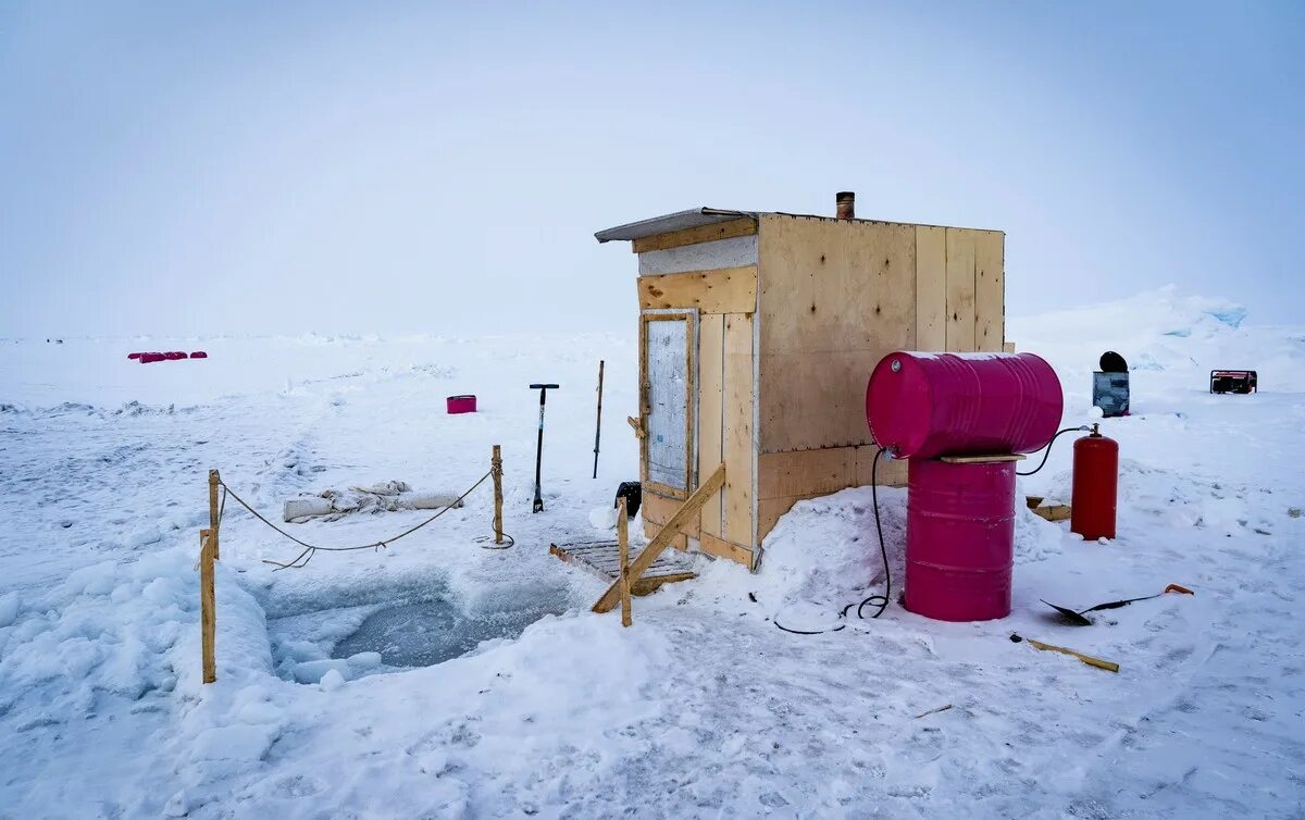 Ice camp. Борнео дрейфующая станция. Северный полюс. Барнео Арктика. Арктическая станция Барнео.