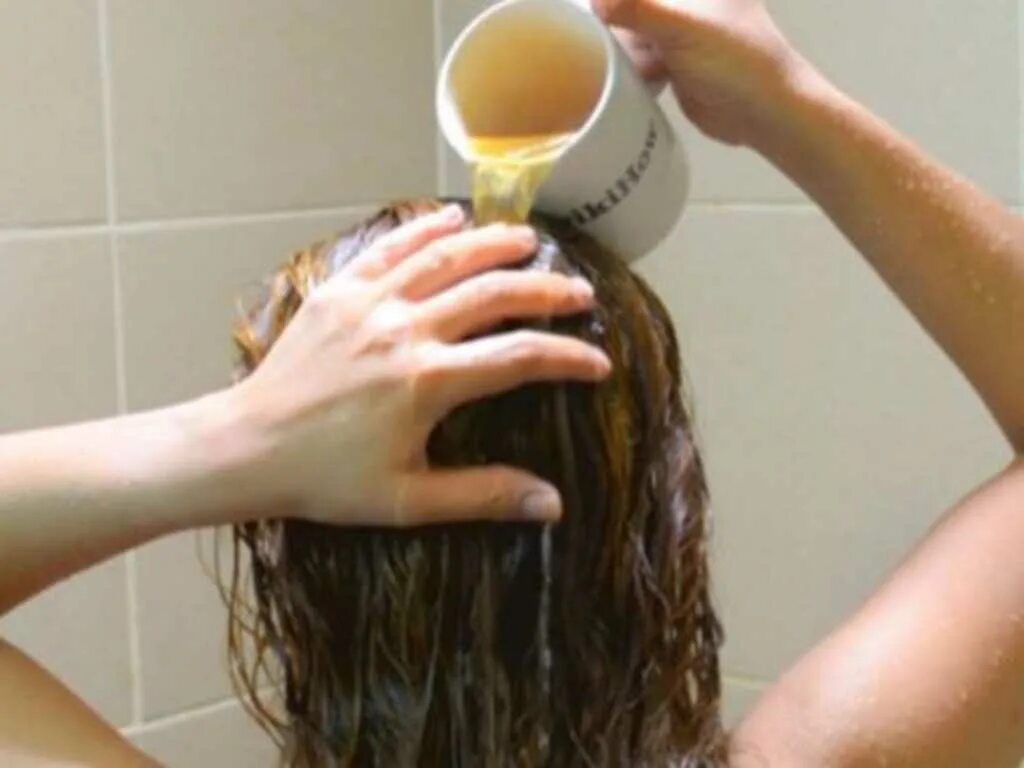 Ополаскивание головы. Мытье головы. Мыть волосы. Средства для ополаскивания волос. Шампунь моет без воды