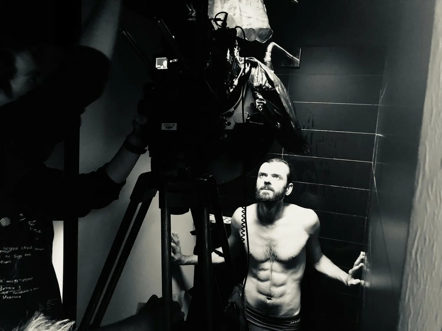 мужские сплетни. фильм о заключённых лапенко. разговор по мужски. по-мужски фильм 2022 кадры. по-мужски 2021 антон лапенко постер.