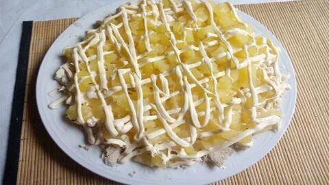 Салат грудка с ананасом и сыром слоями