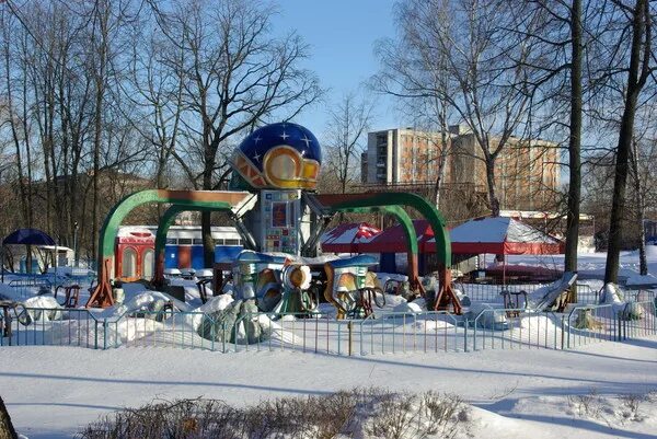 Сквер рыбинск работа. Городской сквер рыбинск. карусели сквер рыбинск. рыбинск сквер новый. рыбинск парк аттракционов.