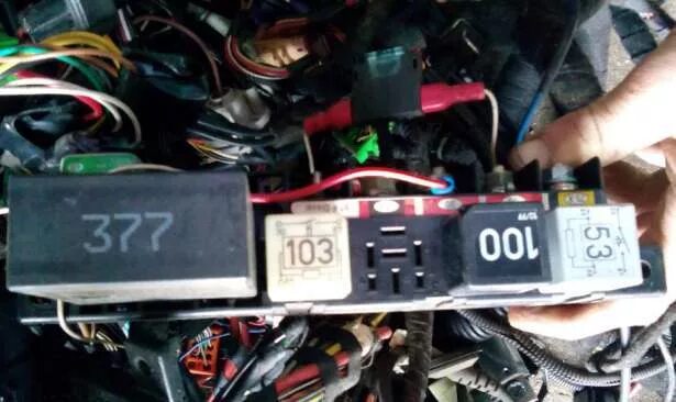 Реле стартера шкода а5 Реле кондиционера Skoda Octavia 1997 141951253B 1U2 AEE купить в Воскресенске по