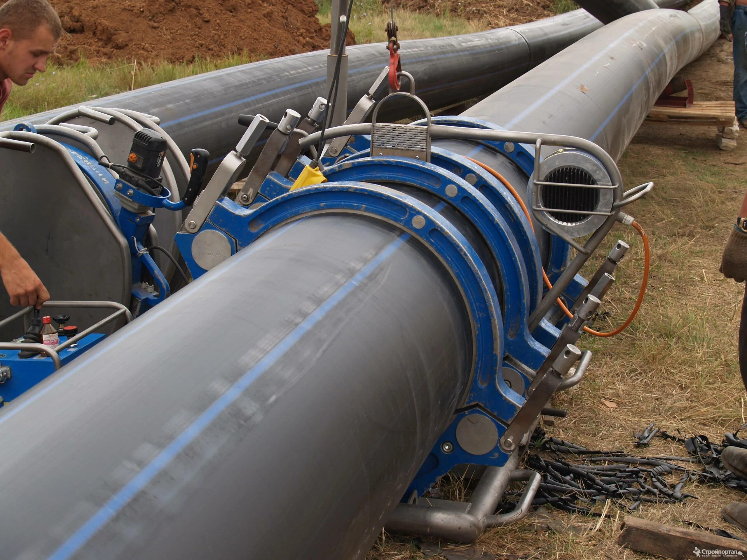 Стыковая сварка пнд. Трубы пнд для газоснабжения. Подземный кран на газопроводе дн100. Лупинг газопровода что это. Труба пнд 32 мм для прокладки в траншее.