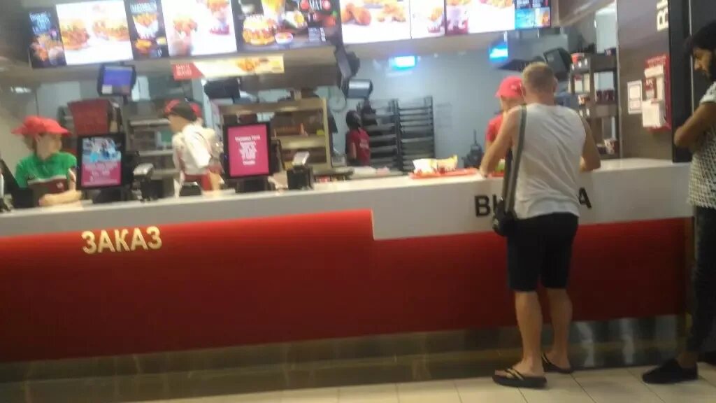 Ул Доваторцев 75а Ставрополь. KFC Ставрополь парк Победы.