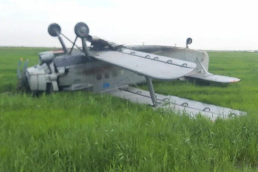 Ан 2 упал. Крушение ан 2. крушение самолета ан 2. упал самолет ан 2. самолет ан-2 упавший запорожье.