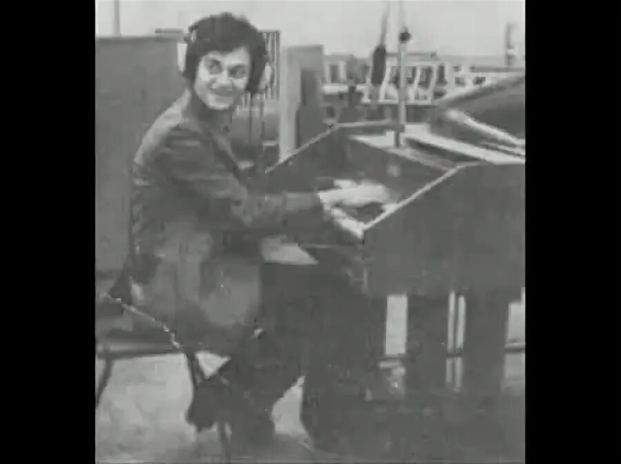 Самоцветы группа 70. Виа голубые гитары игорь гранов. Дождь осенний голубые гитары. Дождь осенний голубые гитары. Наталья киреева виа голубые гитары.