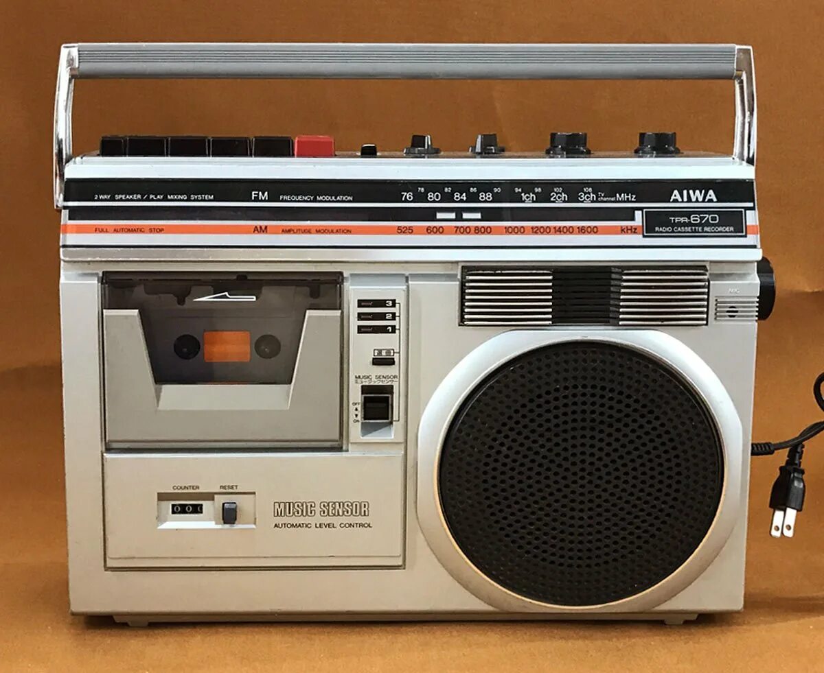 Ореанда магнитофон двухкассетный. Магнитофон айва 2-кассетный с9000. Соната магнитофон кассетный. Мини кассетный магнитофон 80.