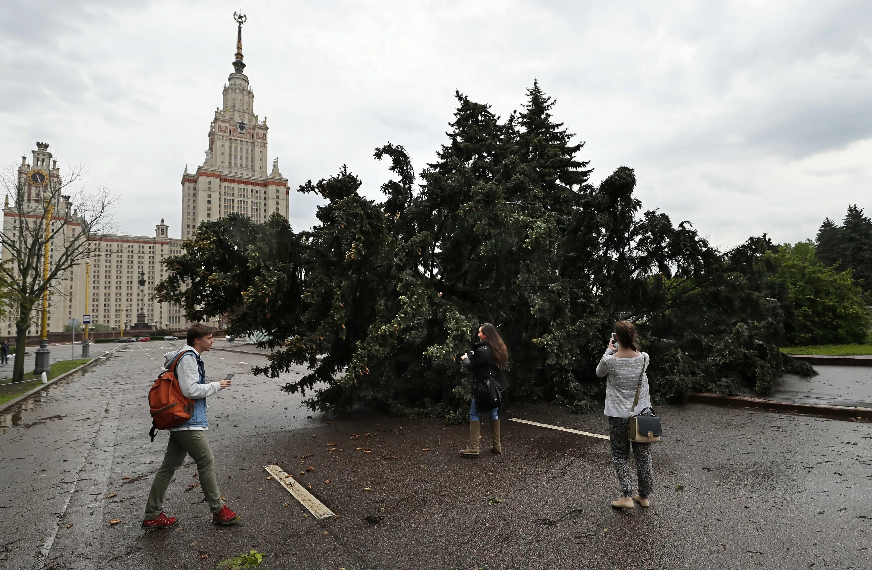 В москве ожидается ураган. Ураган в Москве (2017). Ураган в Москве 29 мая 2017. Ураган в Москве 29 мая. Ураган в Москве 1998.