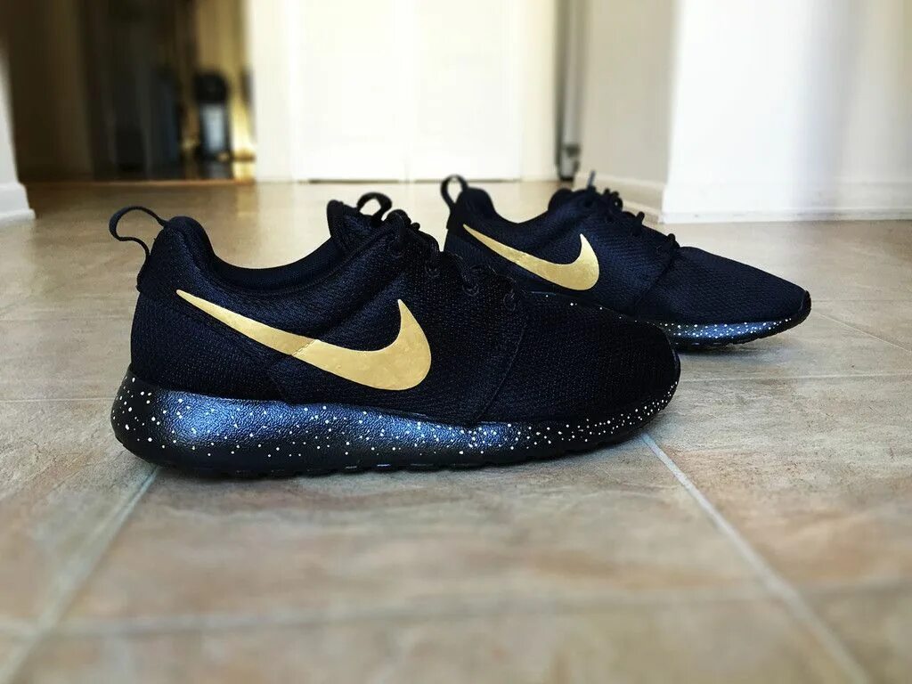 Nike roshe run. Nike Roshe Run мужские черные. Nike Roshe Run коробка. Nike Roshe Sky.