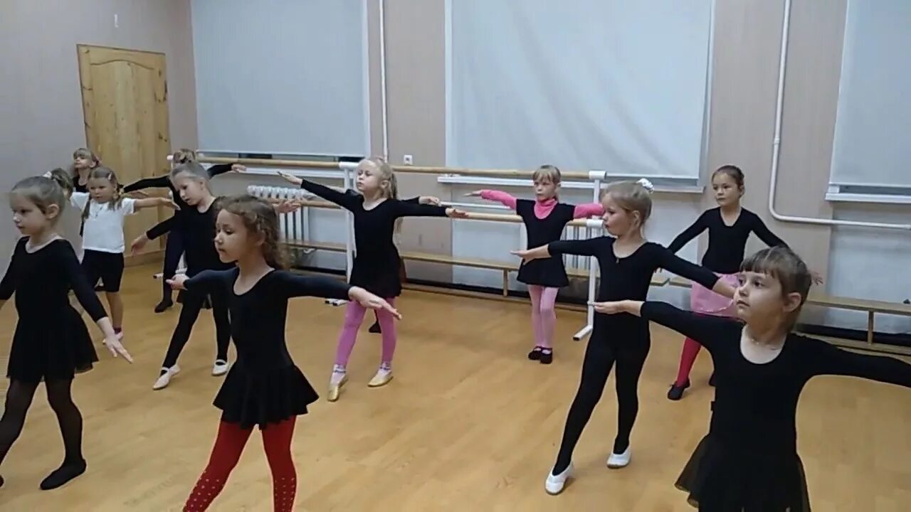 Батман (хореография). Хореография для детей 5-6 лет видео. Занятия танцами для детей от 6 лет в Калининском районе. Хореография для детей 5-6 лет Барнаул Муравейник. Танец детей 5 лет видео