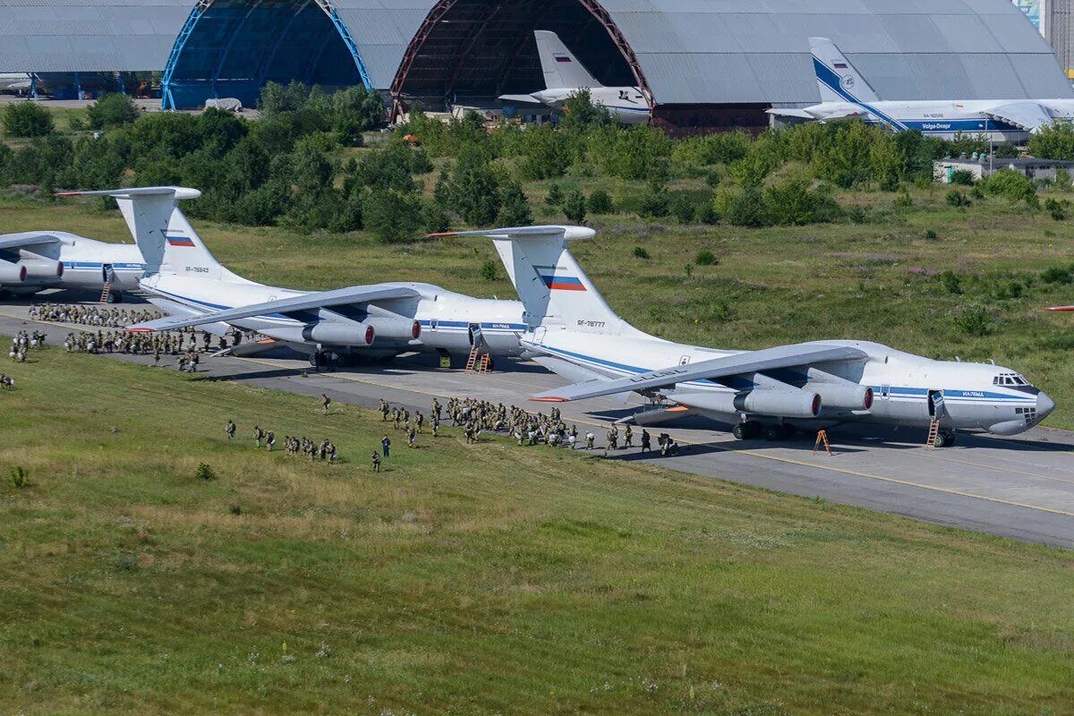 Военно транспортная авиация рф. Ил-76мд ВТА. Ил 76 ВТА. Ил-76 ВВС России. Военный ил-76 ВВС России.