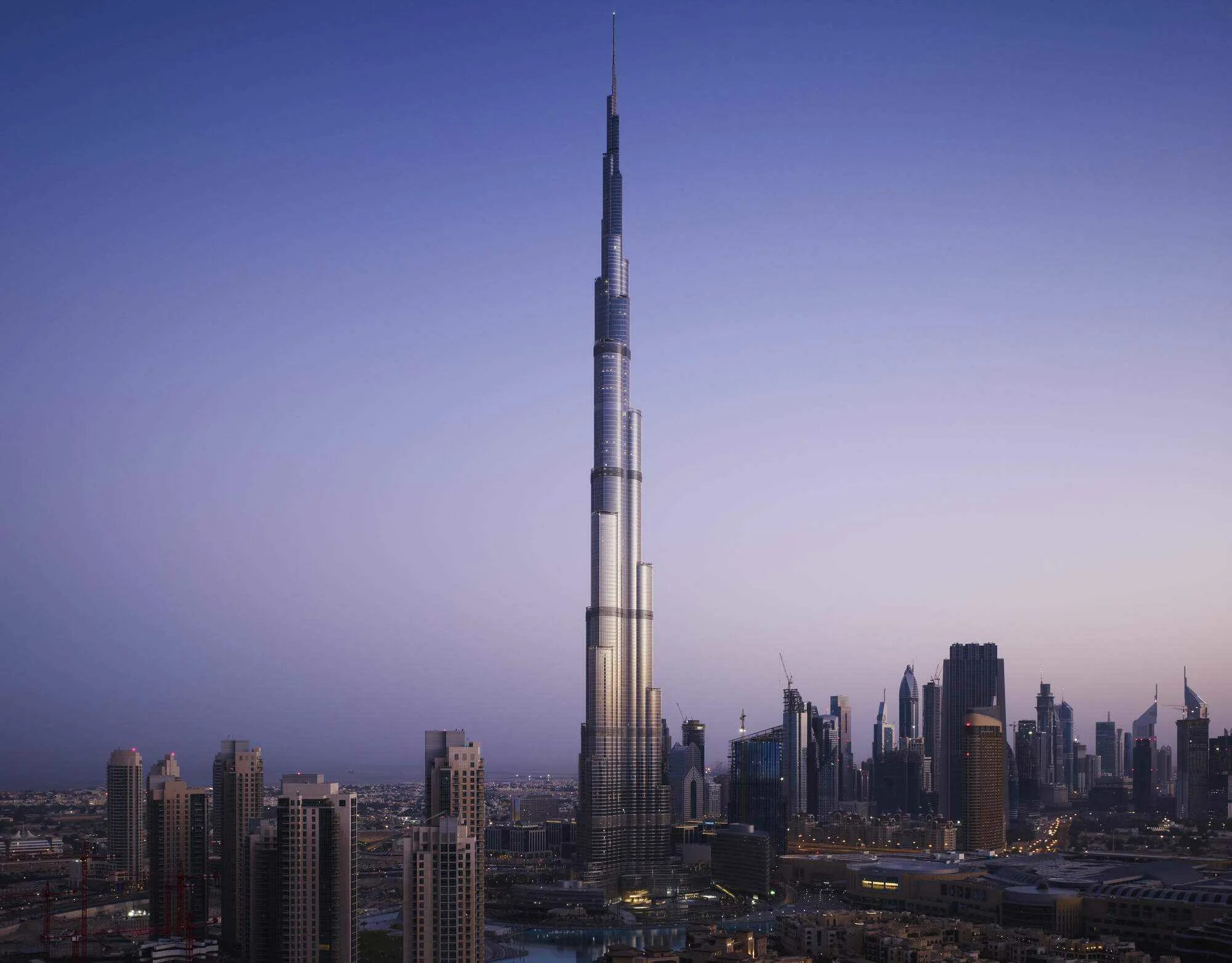Самое огромное здание. Башня Бурдж Халифа. Самый высокий небоскреб Бурдж-Халифа. Ебоскрёб «Бурдж-Кхалифа. Дубай башня Бурдж Халифа высота.