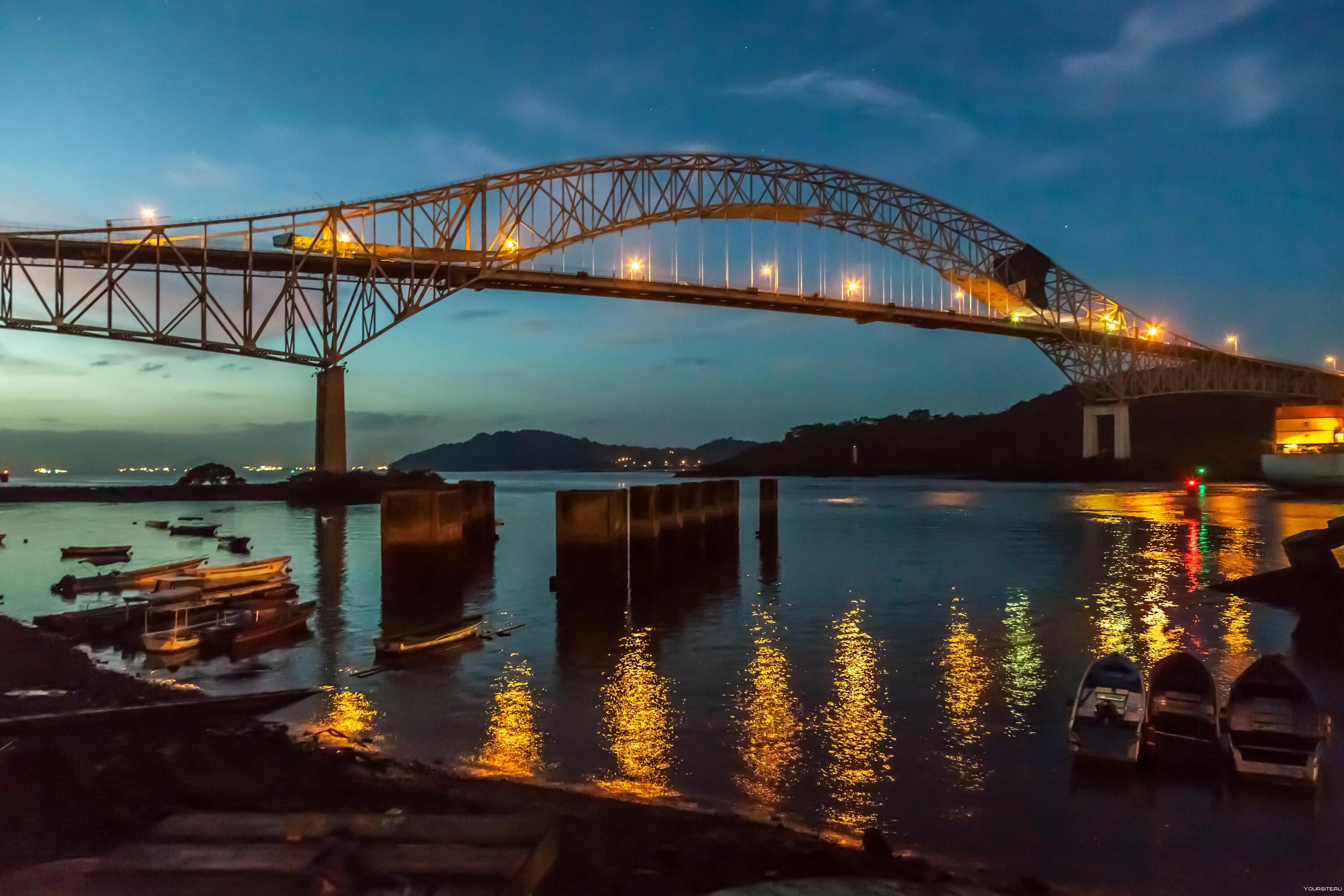 В сша через мост. Мост двух Америк Панама. Мост столетия Панама. Панамский канал мост. Мост Атлантико Панама.