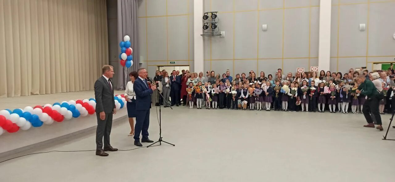 Школа открытие санкт петербург. Школа 573 санкт-петербург. Школа 525 космонавтов. Директор школы 573. 573 школа приморского директор.