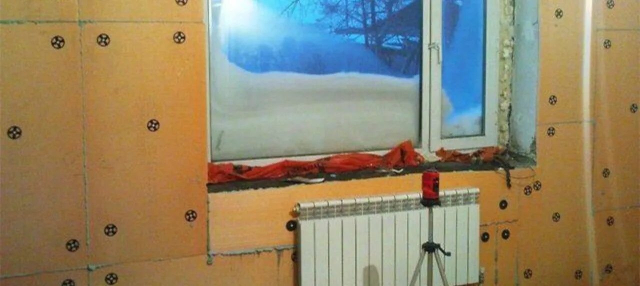 Утепляем стену панельного дома. Теплоизоляция для стен изнутри для квартиры. теплоизоляция стен угловой квартиры. утепление стен в квартире. утеплитель на стену в квартире панельный.
