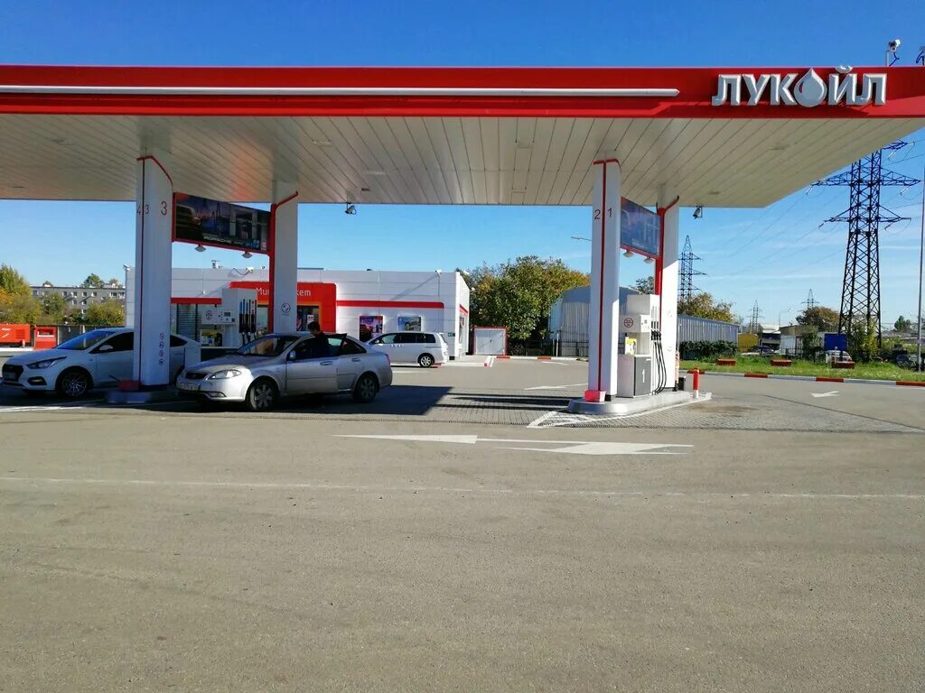 Скидка лукойл заправка. Акции на азс. Скидка лукойл заправка. Скидка на топливо. Реклама топлива на азс.