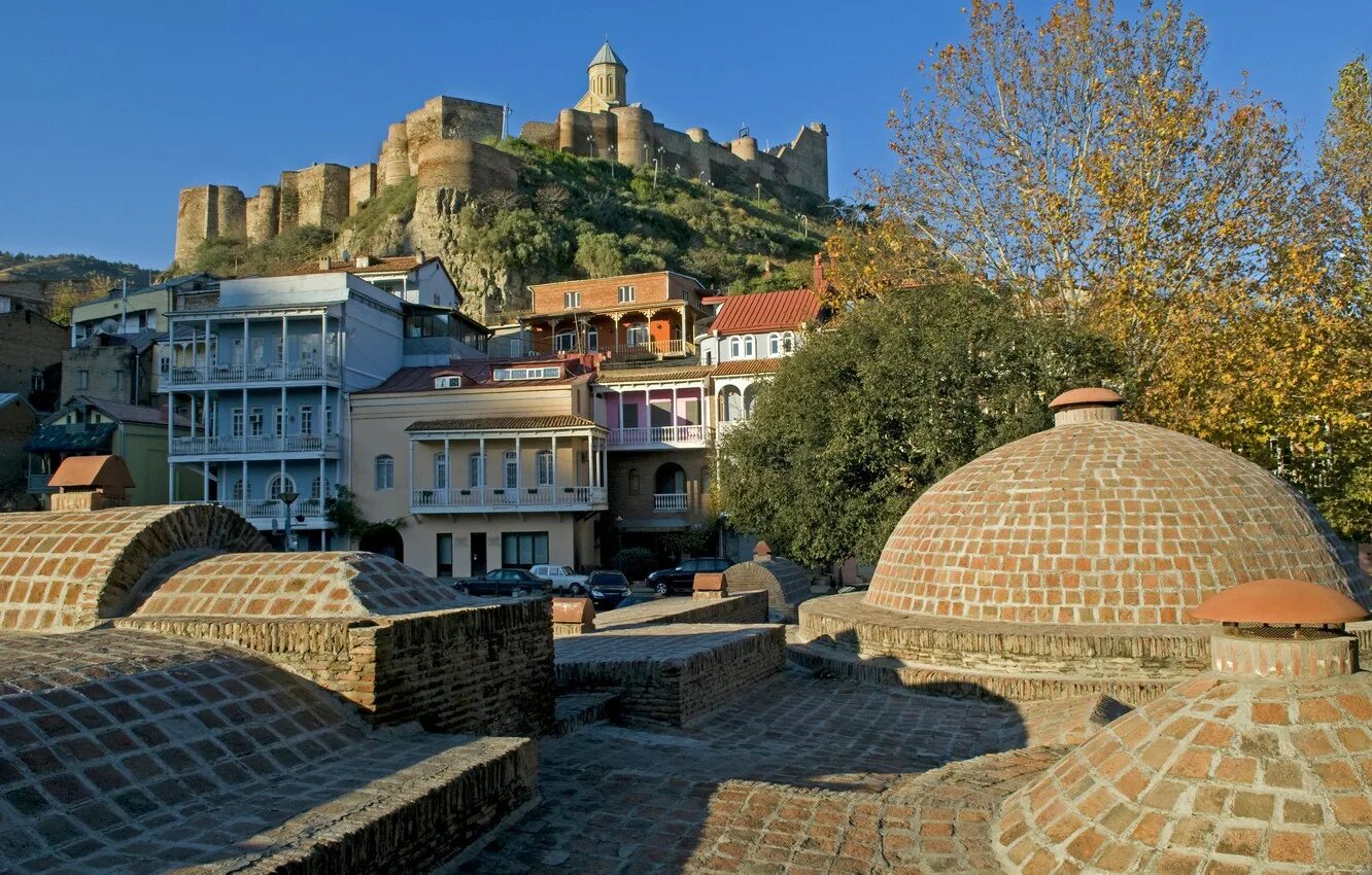 Солнце грузии. Нарикала Тбилиси. Солнечная Грузия Тбилиси. Грузия Олд Тбилиси. Крепость Нарикала в Тбилиси.