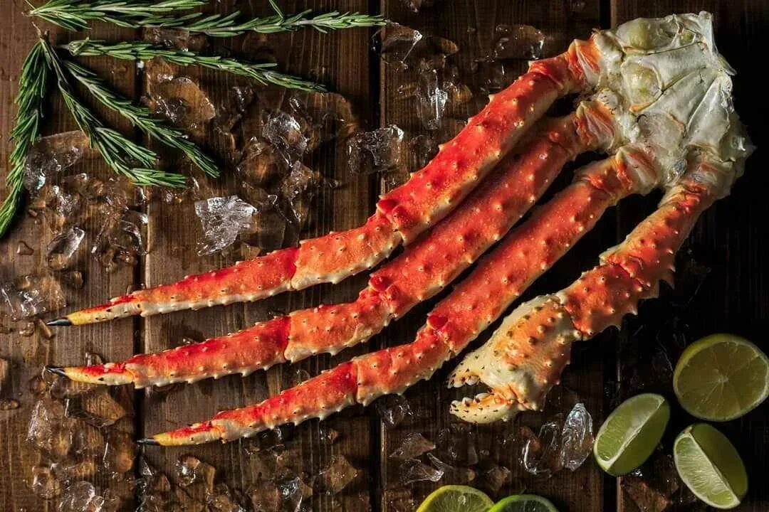 Варено мороженого краба. Клешни камчатского краба. конечности камчатского краба. мясо краба стригуна. фаланги дальневосточного краба.