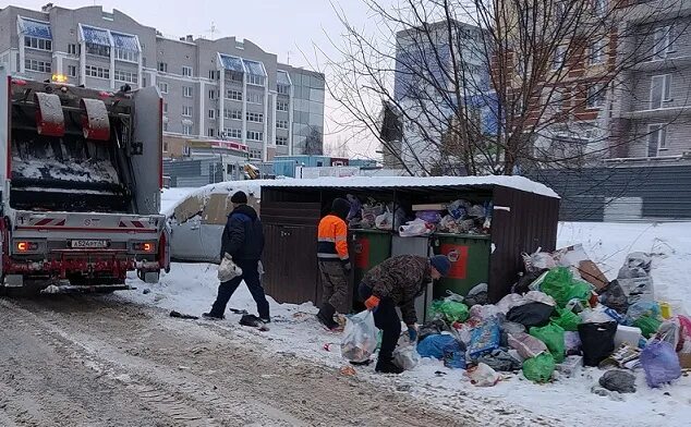 Взрыв мусорки на Кирова. Помойка зимой Киров. Помойка Кирова Чепецка. Искать мусорку