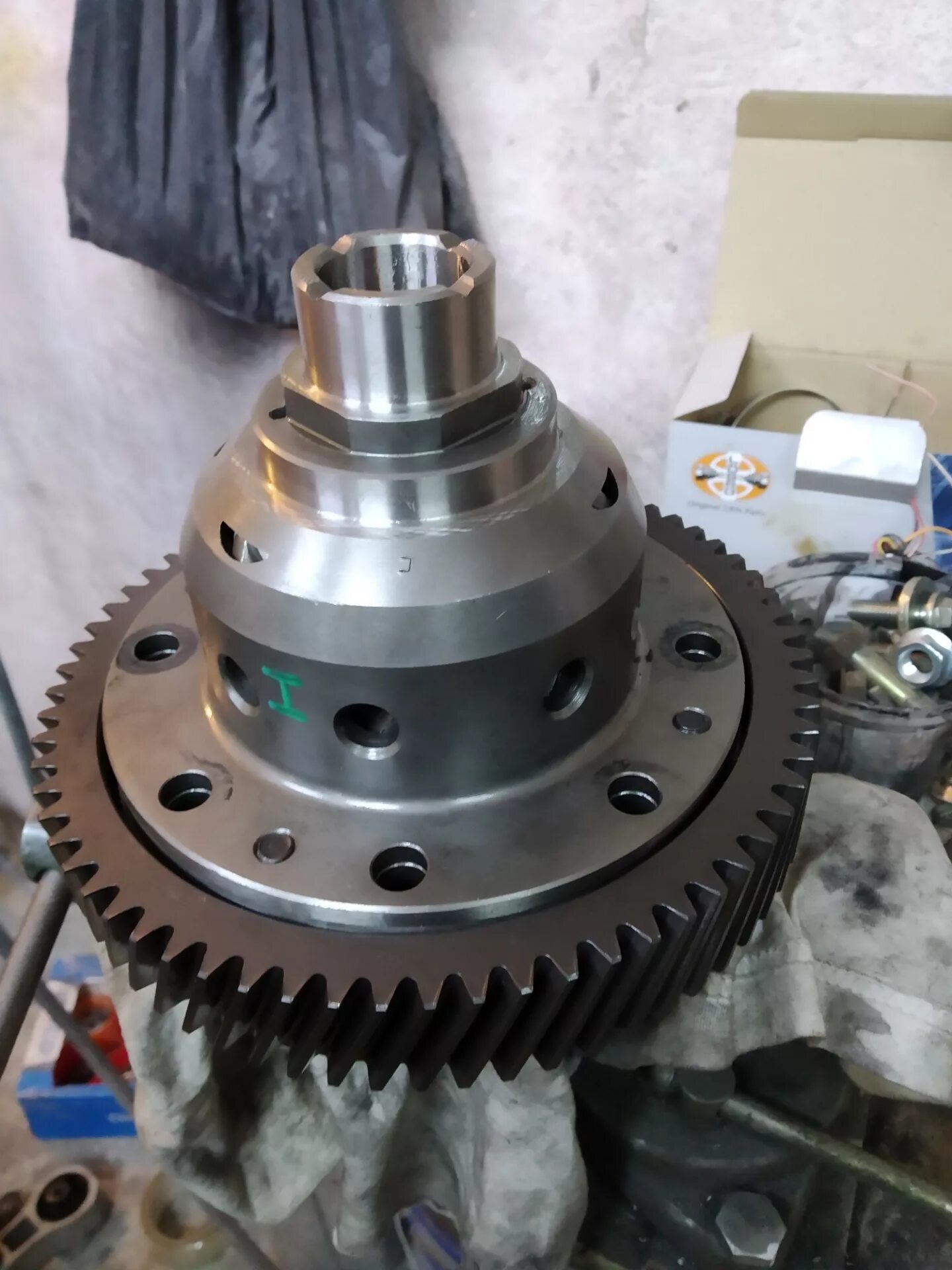 Дифференциал галлопер 1. Дифференциал 120. Редуктор заднего моста daewoo novus. Дифференциал 120. Прадо 120 блокировка заднего дифференциала.