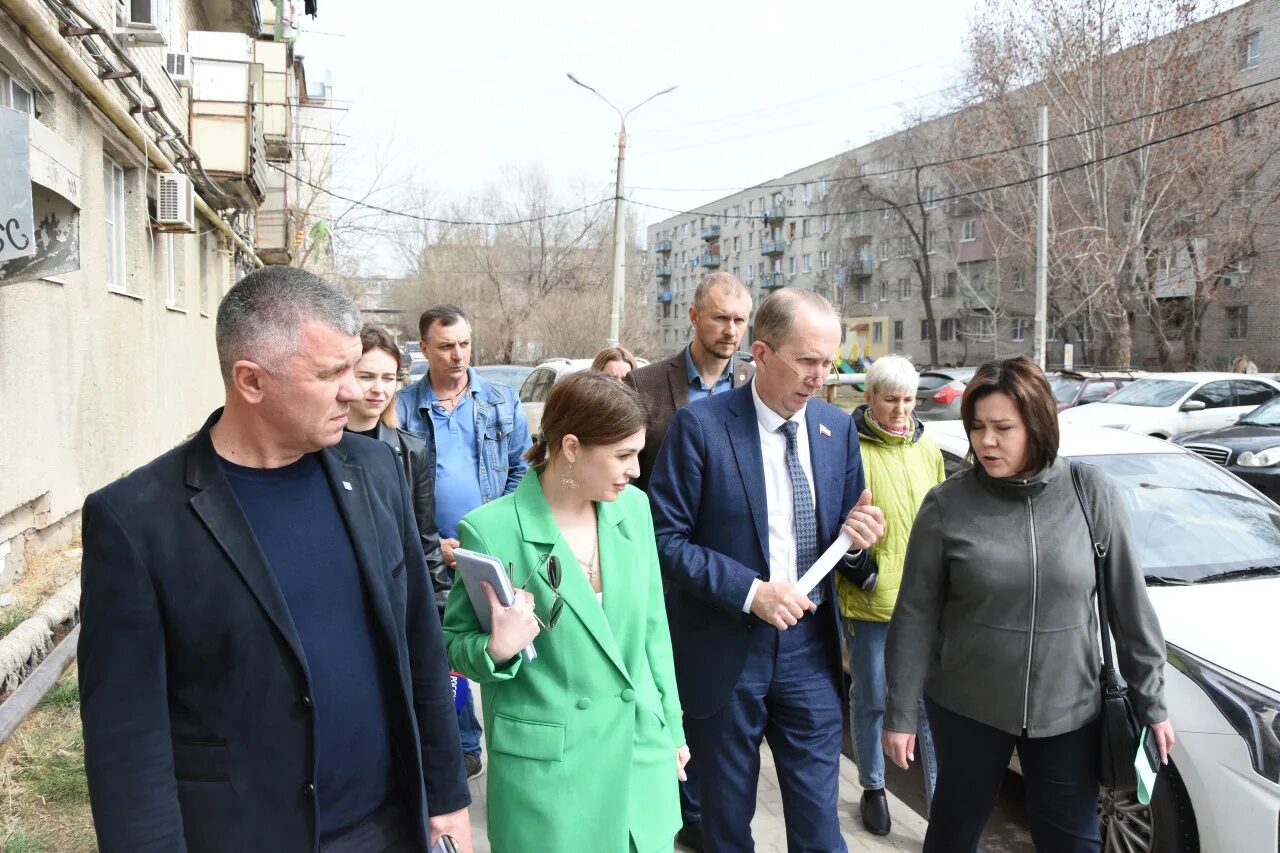 Встреча с жителями во дворе дома. Жители Астрахани. День открытых дверей астрахань 2024