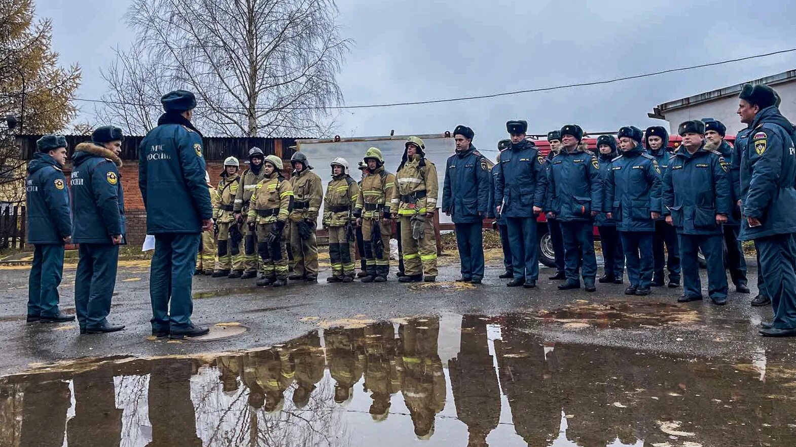 Погода на неделю очер пермский. Учения в городе. Пожарные из России. МЧС Пермь. Учения в городе табличка.