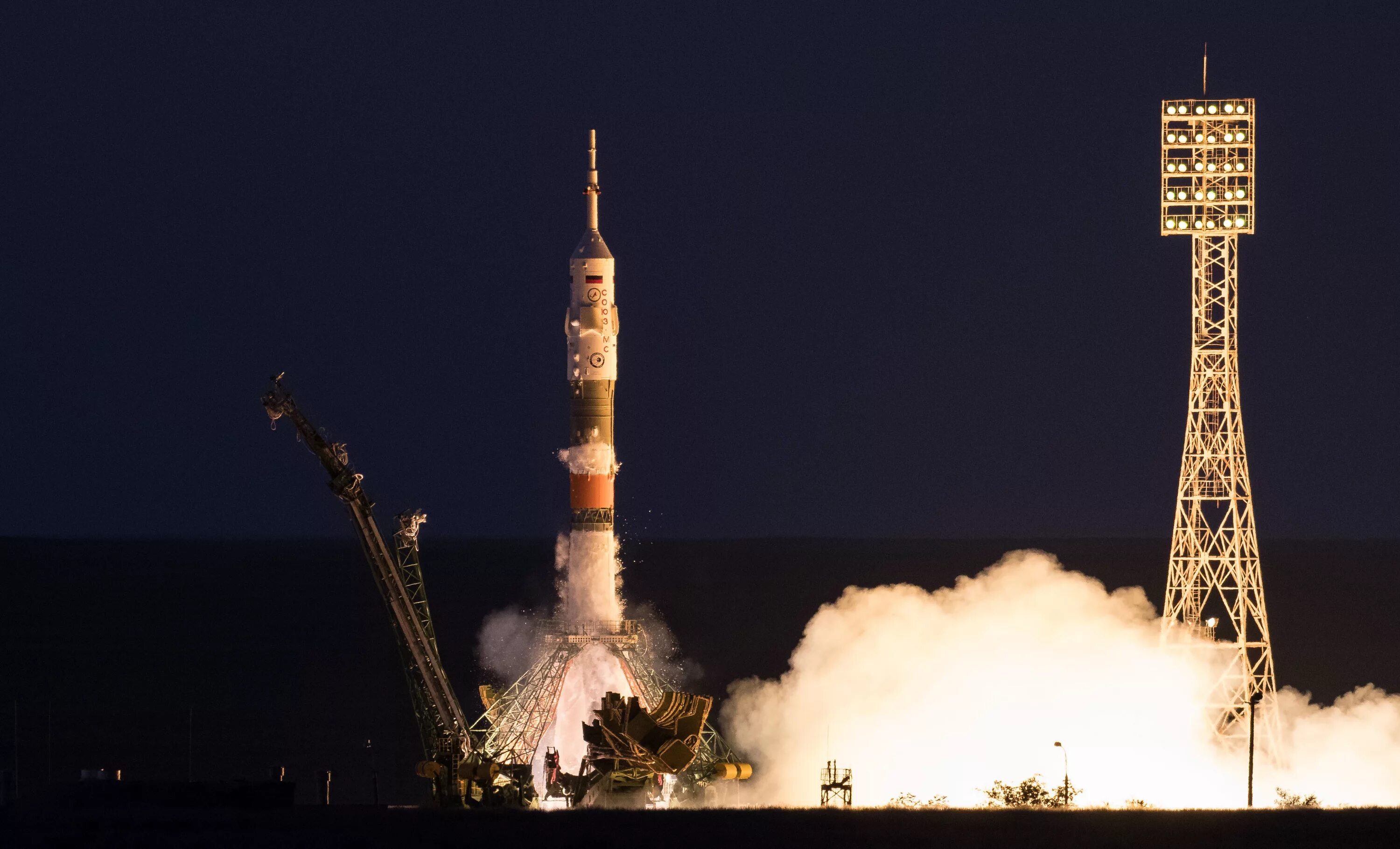 С какого космодрома полетел. Союз МС 5. Космический корабль МС-19. Космический корабль Союз на старте. Байконур Гагаринский старт.