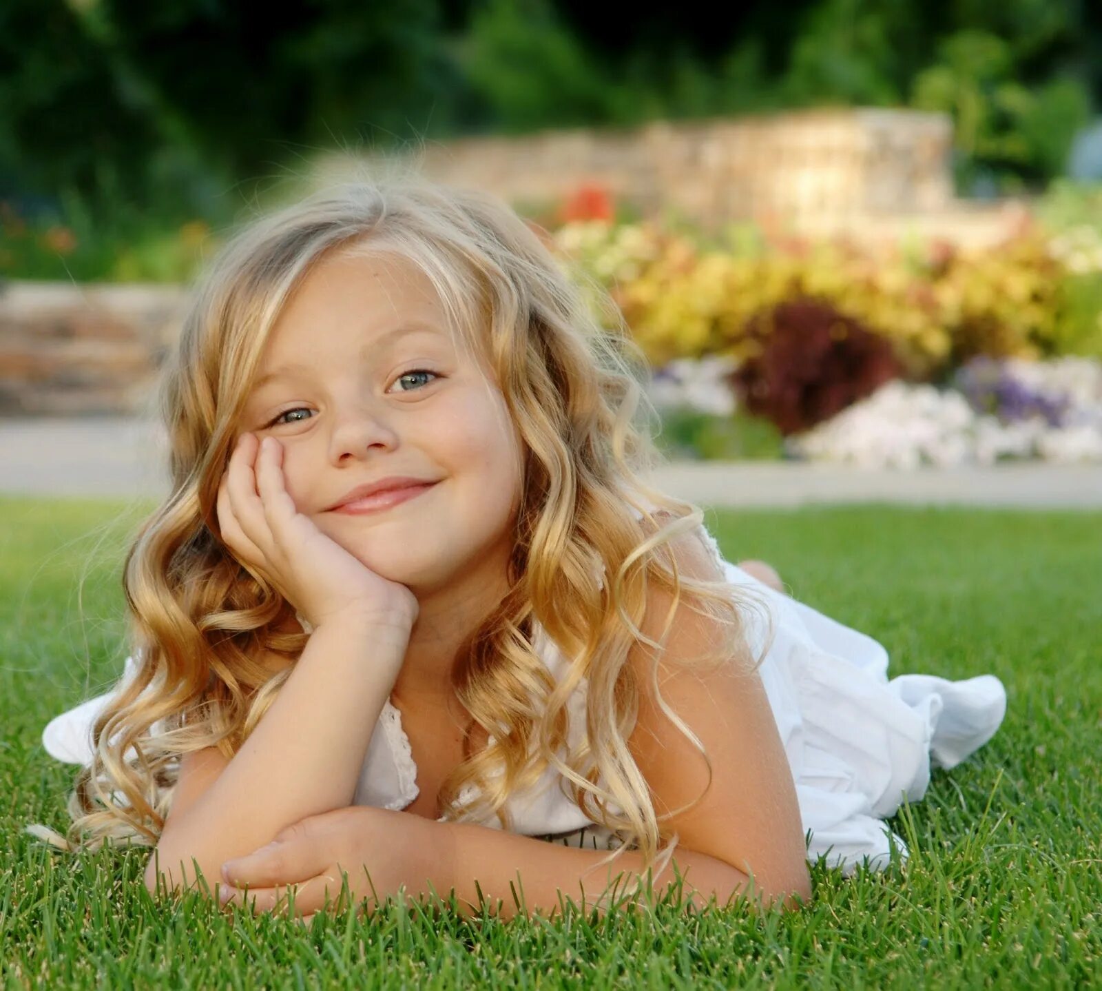 первоклассники. недялкова елена. дети в одноклассниках девочки. маленькие девчонки. дети с цветами.