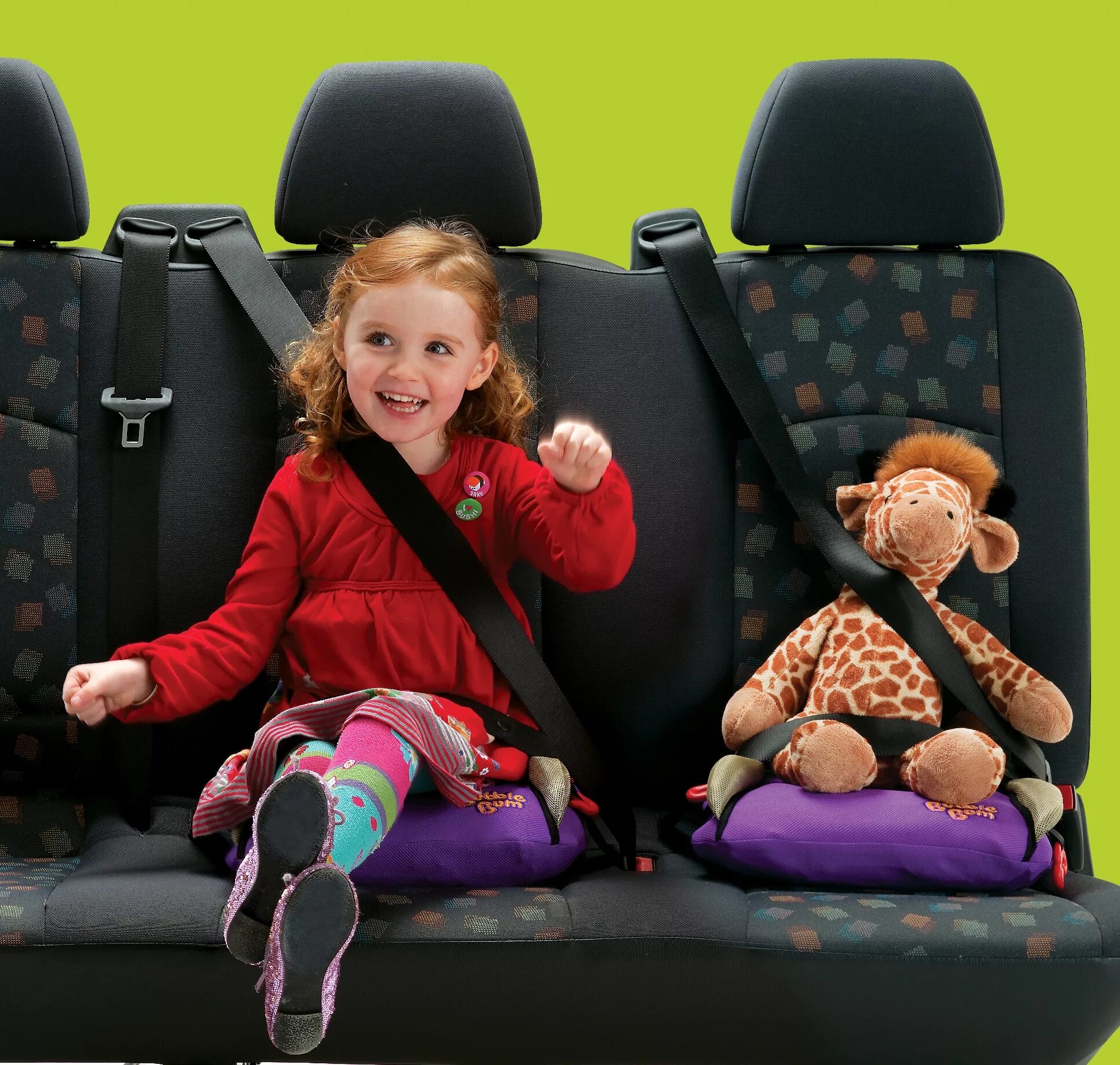 Сиденье для ребенка в машину. Детские ремни безопасности для автомобиля. Ребёнок в автомобиле пристёгнут. Кресло безопасности для детей. Бустер со скольки лет можно 2024