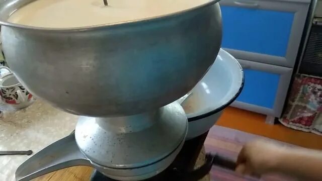 Виды сепараторов для молока. Сепаратор для молока электрический. Сепаратор 7810843160. Сепаратор для молока видео. Мотор сич 100-18.