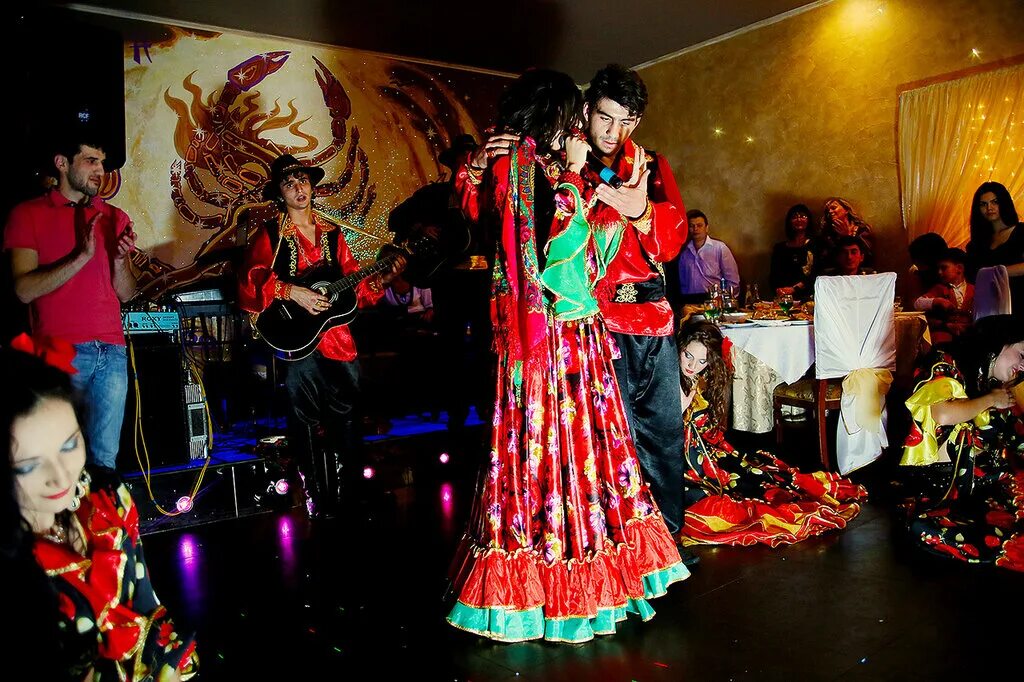 Поздравление в цыганском стиле. Поздравление в цыганском стиле. Свадьба в цыганском стиле. Вечеринка в цыганском стиле. Вечеринка в цыганском стиле.