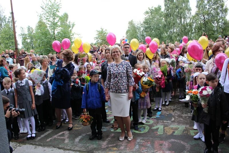 Ломоносовская гимназия Петрозаводск. Директор 17 гимназии Петрозаводск. Ломоносовская гимназия 37 Петрозаводск. 30 Гимназия Петрозаводск. Сайт ломоносовской гимназии петрозаводска