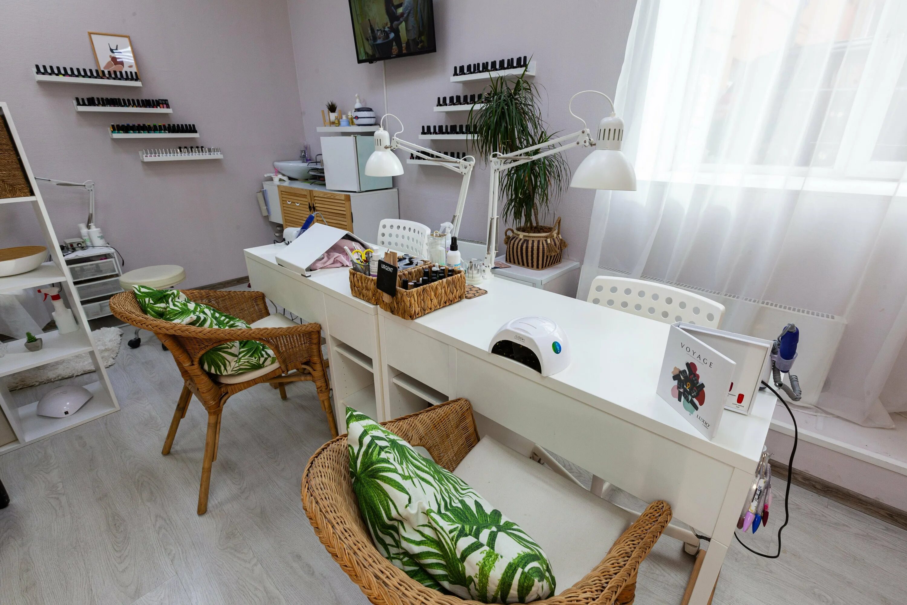 Si nails солнцево. Студия sis. Студия sis. Студия sis. Эн си студио.