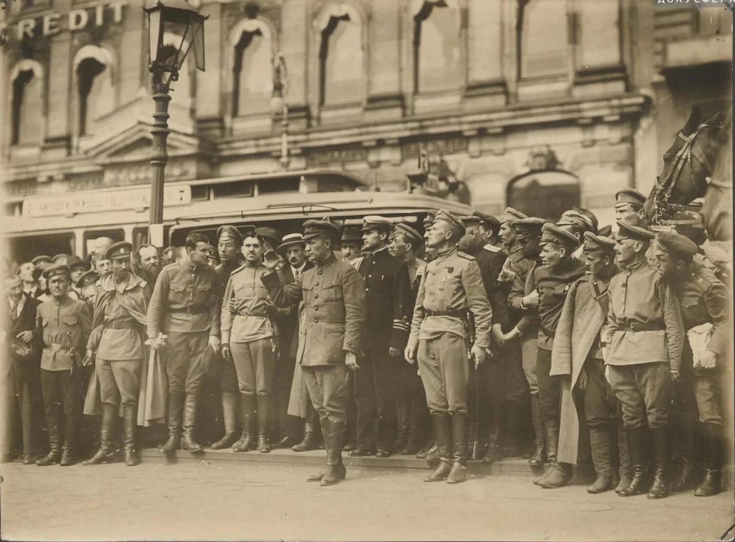 Революция после 1 мировой. Февральская революция 1917 санкт-петербург. февральская революция в петрограде. революционный петербург 1917.