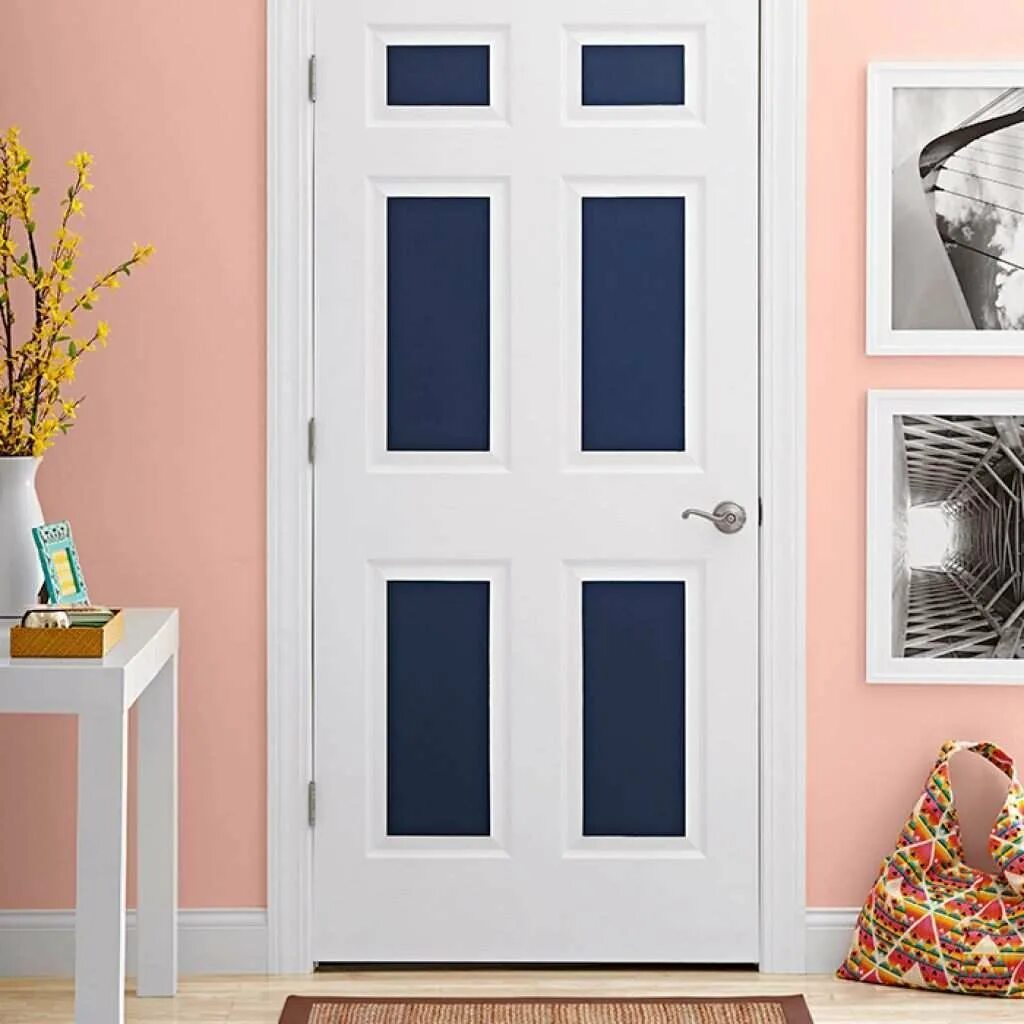 Как красиво покрасить дверь. Покрасить дверь межкомнатную. Крашеные межкомнатные двери. Цветные межкомнатные двери. Крашеные двери деревянные.