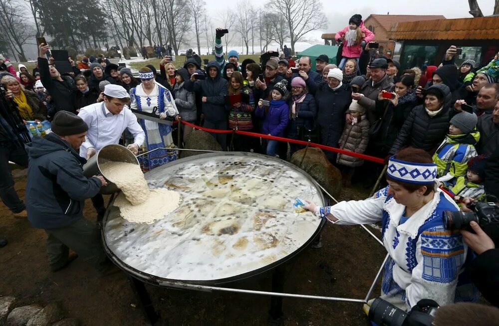 Самый большой блин. Самый большой драник. Самый большой блин в мире. Самый большой драник в Беларуси. Большой драник