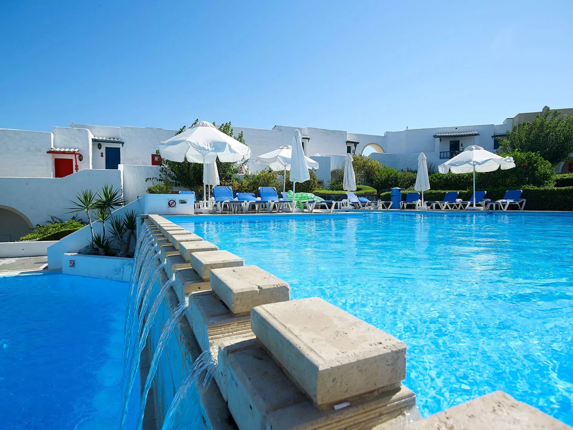 Beach hotel village. Греция Крит Aldemar Cretan Village. Альдемар Кретан Вилладж 4. Aldemar отель Крит. Aldemar Cretan Village Beach Resort 4+ *.