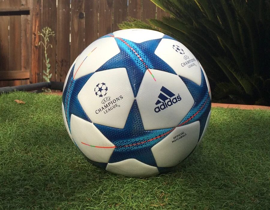 Самой дорогой мяч. Мяч Лиги чемпионов 2015. Мяч Лиги чемпионов 2023. Мяч лига чемпионов 2008сервй. Самый красивый мяч.