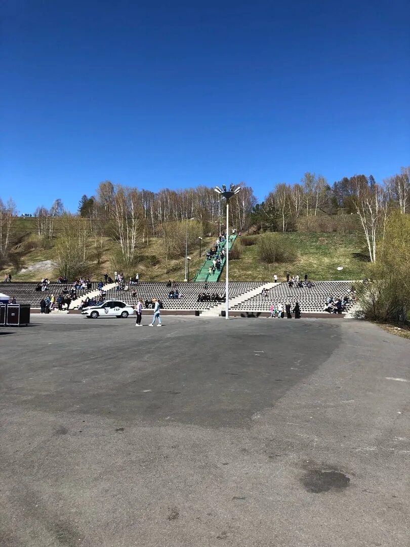 Лагерный сад после дождя. Томск лагерный сад берег. Томск лагерный сад берег. Лагерный сад томск вывеска. Нижняя терраса лагерного сада томск.