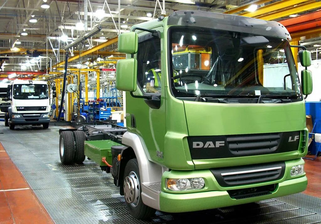Грузовик страны производители. Автомобиль DAF lf45. DAF lf45-160 Hybrid. DAF Trucks производители грузовых. Завод Даф в Голландии.
