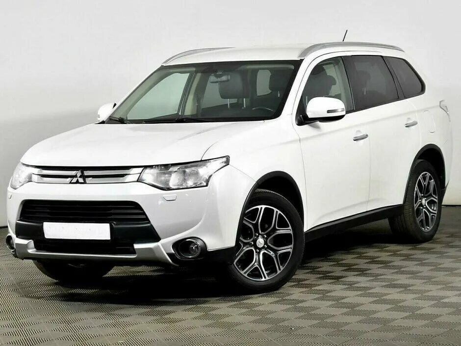 Купить аутлендер в новосибирске. Mitsubishi Outlander III 2014. Mitsubishi Outlander 2014. Mitsubishi Outlander 2014-2015. Митсубиши Аутлендер 2014.