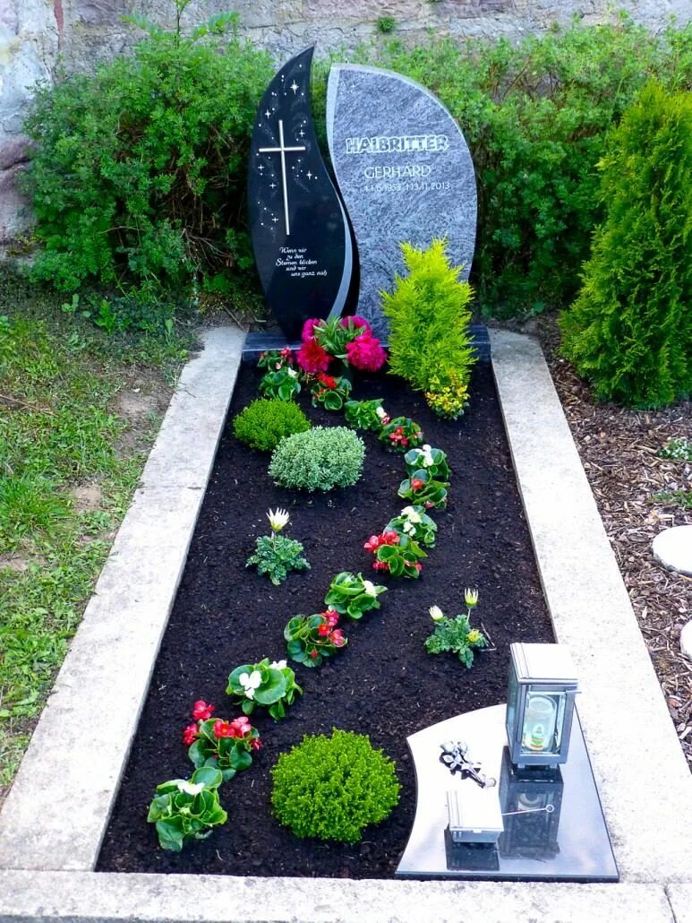 Названия многолетних цветов на могилы. Цветы на кладбище. Красивые цветники на могилу. Низкорослые многолетние цветы для могилы. Низкорослые цветы для кладбища.