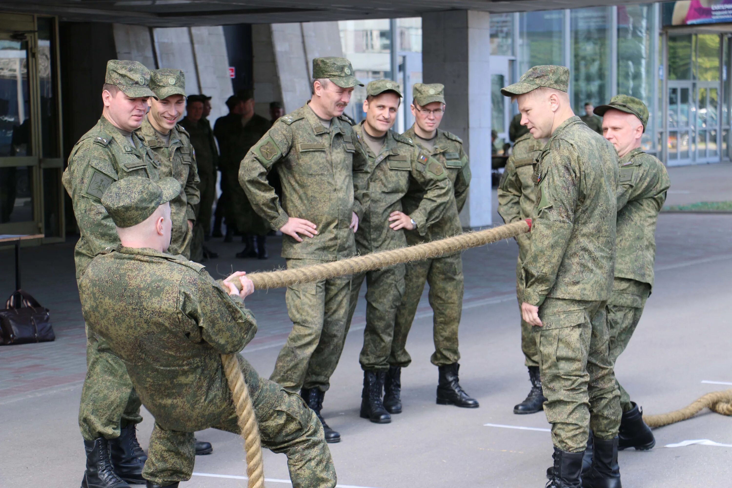 ГУКНД МО РФ. Перетягивание каната военнослужащими. ГУКНД В армии. Перетягивание каната Россия. Россия победит новости сегодня